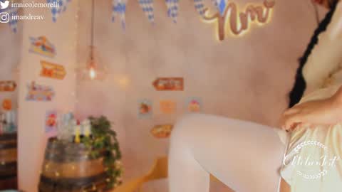 Snapshot of nicolemorelli2 chatting on 10.04.25 Andrea give it a thumbs up please its important online show from 10.04.25
