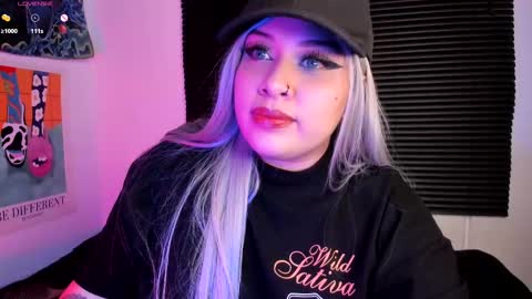 Snapshot of nicoleozzyy chatting on 02.22.25 Nico online show from 02.22.25