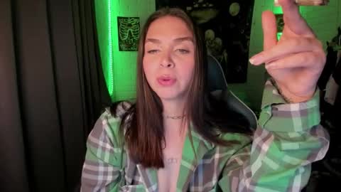 Nicol independent model online show from 10.22.25