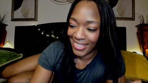 Snapshot of nicolesolace chatting on 12.19.24 Nicole online show from 12.19.24