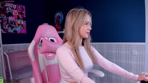 nicolettacooper online show from 09.09.25