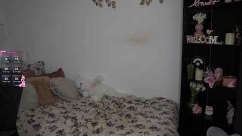 nicolette__shea_ online show from 12.11.24