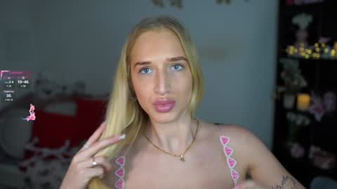 nicolette__shea_ online show from 01.06.25