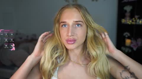 nicolette__shea_ online show from 01.08.25