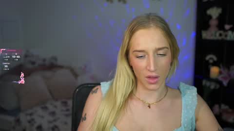 nicolette__shea_ online show from 01.14.25