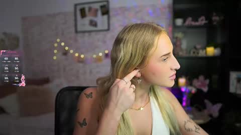 nicolette__shea_ online show from 03.06.25