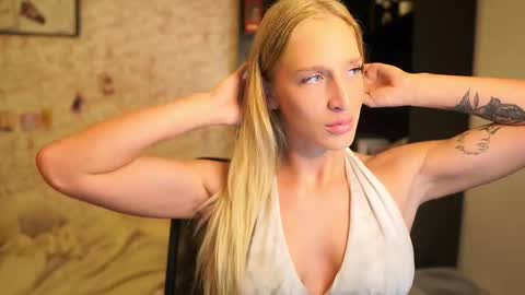 nicolette__shea_ online show from 12.22.25