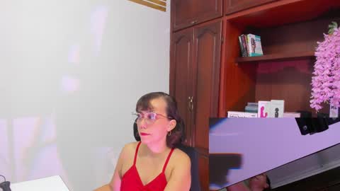 Nicolett Ryan  online show from 10.02.25