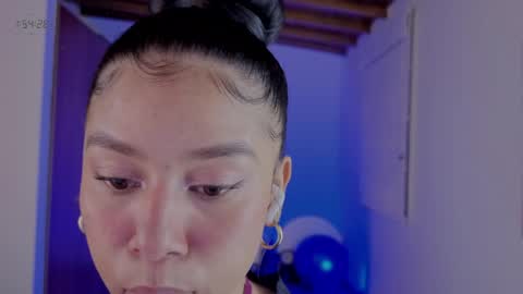 Nicoll  Independent model online show from 06.05.26