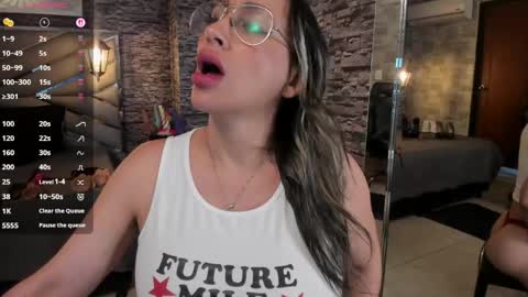 Nicolle online show from 06.04.26