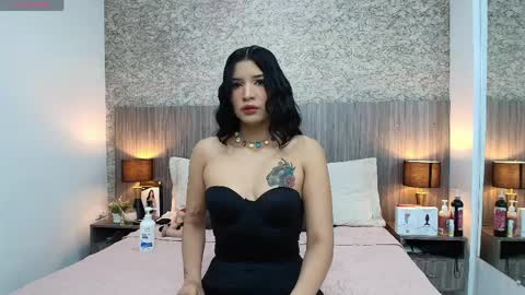 Nicolle Alvarez online show from 04.05.26