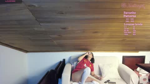 Snapshot of nicolleurgrl chatting on 01.08.25 Nicolle online show from 01.08.25