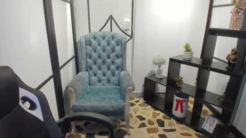 Snapshot of nicolross_ chatting on 12.19.25 NicolRoss online show from 12.19.25