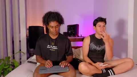 Snapshot of nicoymark1 chatting on 07.27.26 Nico y Mark online show from 07.27.26