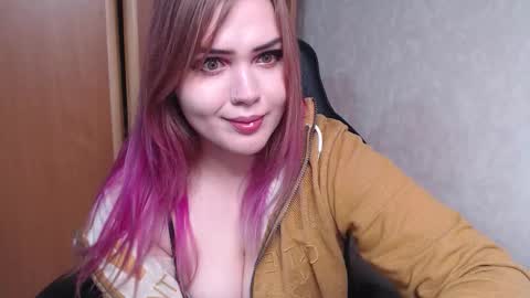 Snapshot of night_shine chatting on 10.03.25 night_shine online show from 10.03.25