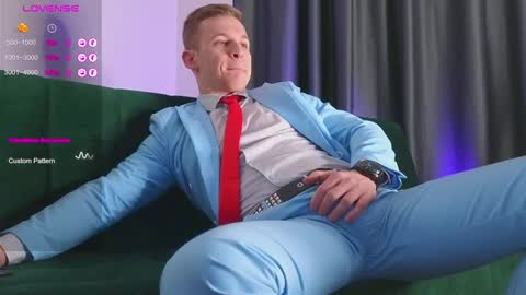 Snapshot of night_wwwolf chatting on 01.12.25 Jameson online show from 01.12.25