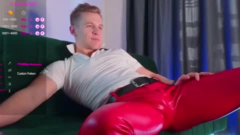 Snapshot of night_wwwolf chatting on 02.15.25 Jameson online show from 02.15.25