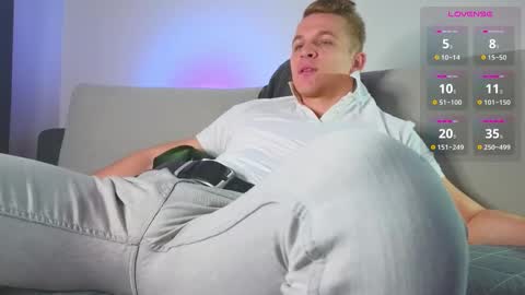 Snapshot of night_wwwolf chatting on 10.11.25 Jameson online show from 10.11.25