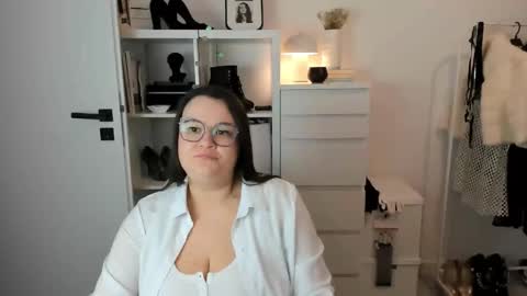 Snapshot of nightholly chatting on 02.28.26 Holly online show from 02.28.26