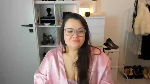 Snapshot of nightholly chatting on 03.02.26 Holly online show from 03.02.26