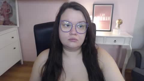 Snapshot of nightholly chatting on 03.03.26 Holly online show from 03.03.26