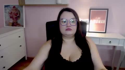 Snapshot of nightholly chatting on 03.04.26 Holly online show from 03.04.26