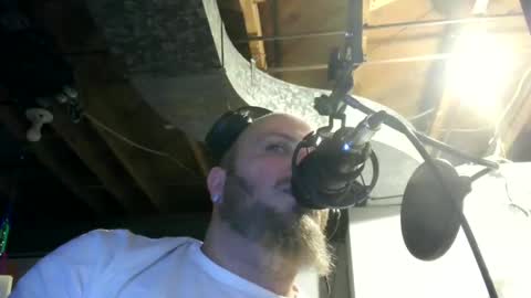 Snapshot of nightlifecouple chatting on 01.08.25 nightlifecouple online show from 01.08.25