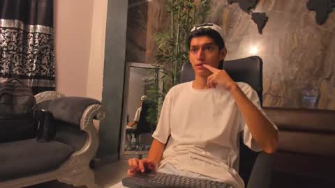 Snapshot of niick_carter chatting on 11.01.25 Nick online show from 11.01.25