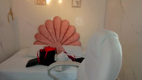 Anni online show from 02.20.26