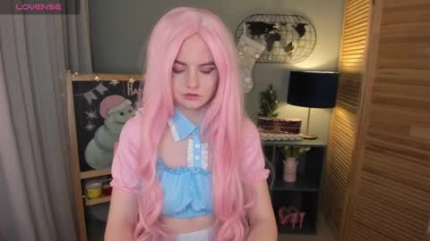 Snapshot of niiik_miiiki chatting on 12.28.24 niiik_miiiki online show from 12.28.24