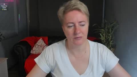 Snapshot of nika_smit chatting on 05.23.26 Nika online show from 05.23.26