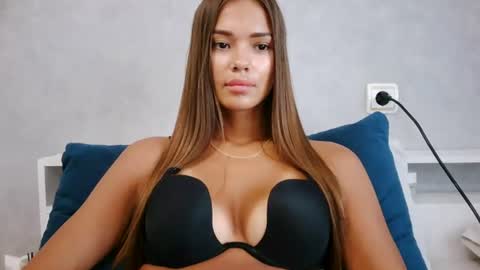Snapshot of nika_verona1 chatting on 07.18.26 Nika online show from 07.18.26