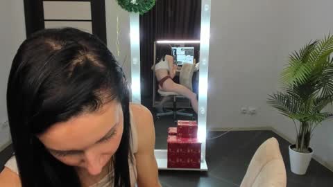 Snapshot of nikamiles chatting on 12.13.24 Nika online show from 12.13.24
