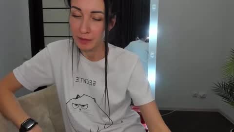 Snapshot of nikamiles chatting on 12.20.24 Nika online show from 12.20.24