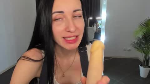 Snapshot of nikamiles chatting on 12.23.24 Nika online show from 12.23.24