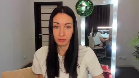 Snapshot of nikamiles chatting on 12.27.24 Nika online show from 12.27.24