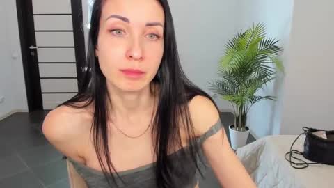Snapshot of nikamiles chatting on 01.25.25 Nika online show from 01.25.25