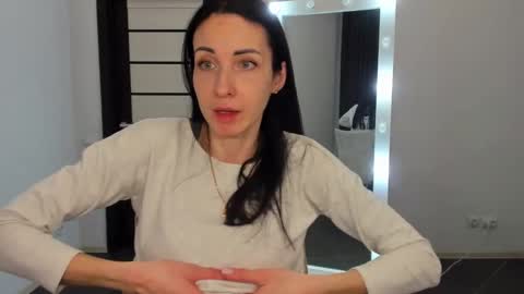 Snapshot of nikamiles chatting on 01.26.25 Nika online show from 01.26.25