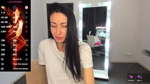 Snapshot of nikamiles chatting on 02.08.25 Nika online show from 02.08.25