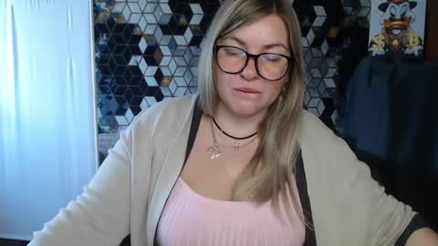 Snapshot of nikaskylink chatting on 04.23.26 Nika online show from 04.23.26