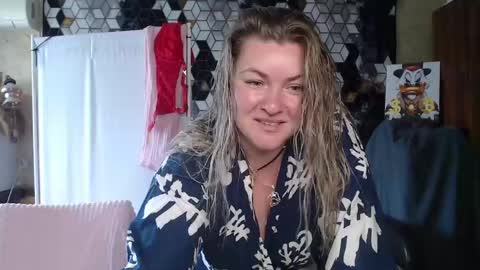 Snapshot of nikaskylink chatting on 04.28.26 Nika online show from 04.28.26