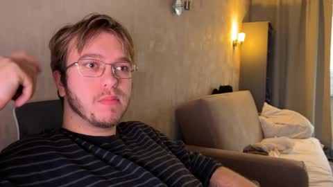 Snapshot of nikceline chatting on 11.04.25 Celine online show from 11.04.25