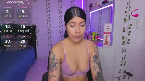Snapshot of nikibryce_ chatting on 06.17.26 Niki online show from 06.17.26