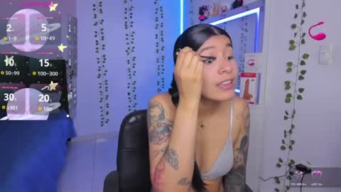 Snapshot of nikibryce_ chatting on 07.11.26 Niki online show from 07.11.26