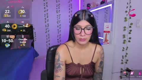 Snapshot of nikibryce_ chatting on 07.15.26 Niki online show from 07.15.26