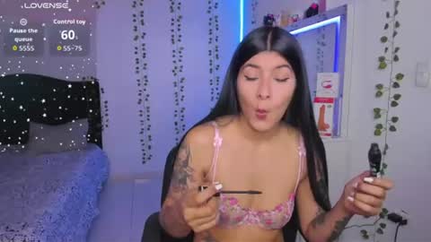 Snapshot of nikibryce_ chatting on 07.15.26 Niki online show from 07.15.26