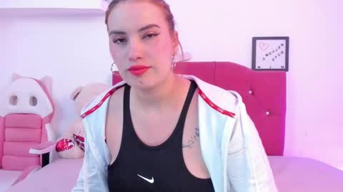 Snapshot of nikii_28 chatting on 01.11.25 Nikii online show from 01.11.25