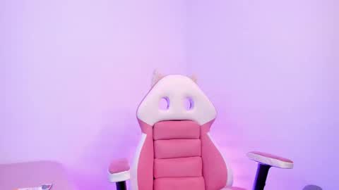 Snapshot of nikii_28 chatting on 02.05.25 Nikii online show from 02.05.25