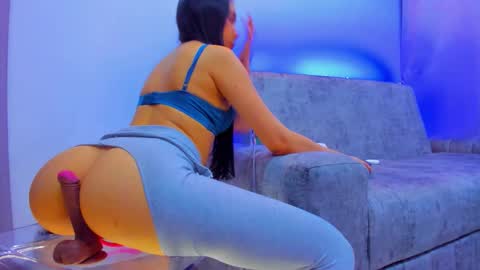 Snapshot of nikii_white chatting on 11.16.25 nikii_white online show from 11.16.25