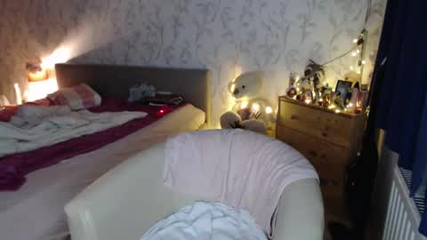 Snapshot of nikimousi chatting on 10.13.25 nikimousi online show from 10.13.25